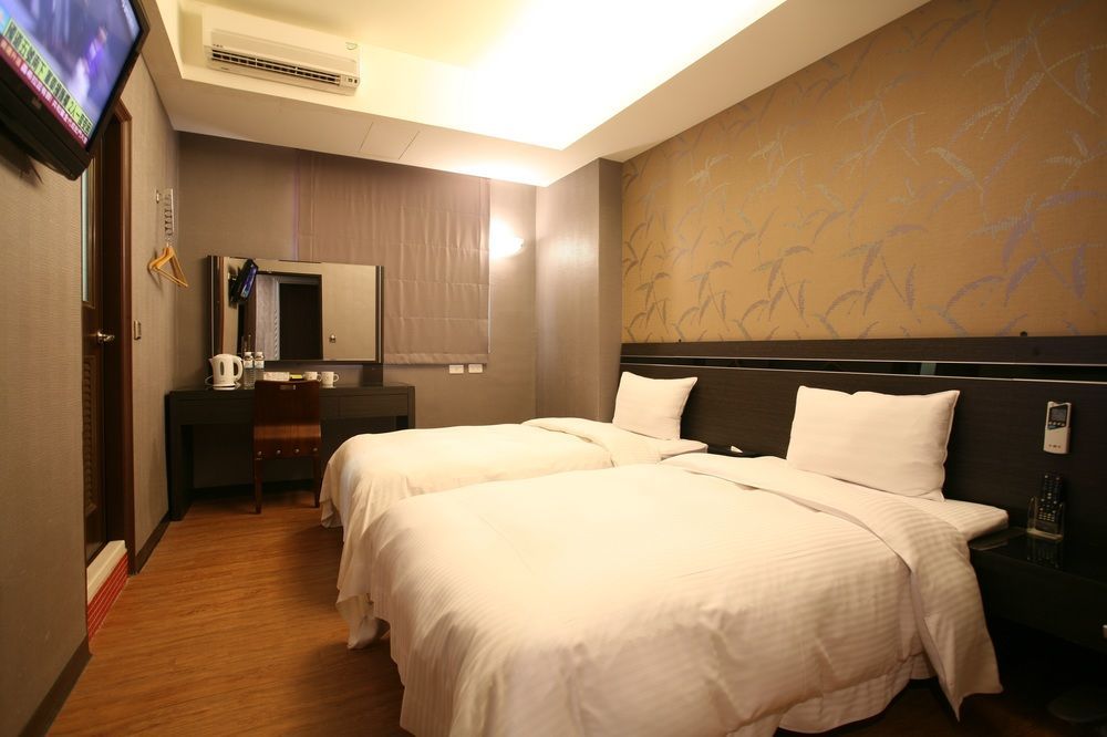 Military 75 Hotel Taichung Dış mekan fotoğraf
