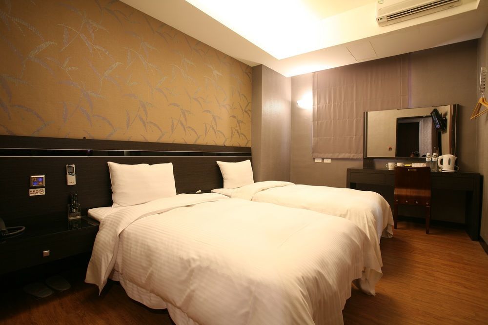 Military 75 Hotel Taichung Dış mekan fotoğraf