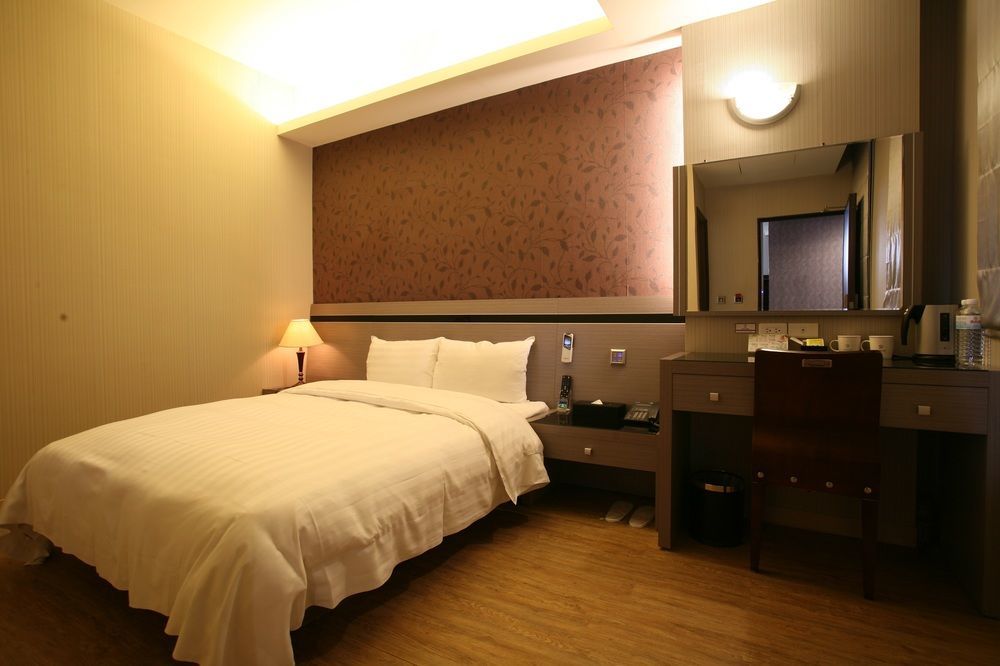 Military 75 Hotel Taichung Dış mekan fotoğraf