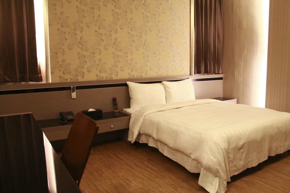 Military 75 Hotel Taichung Dış mekan fotoğraf