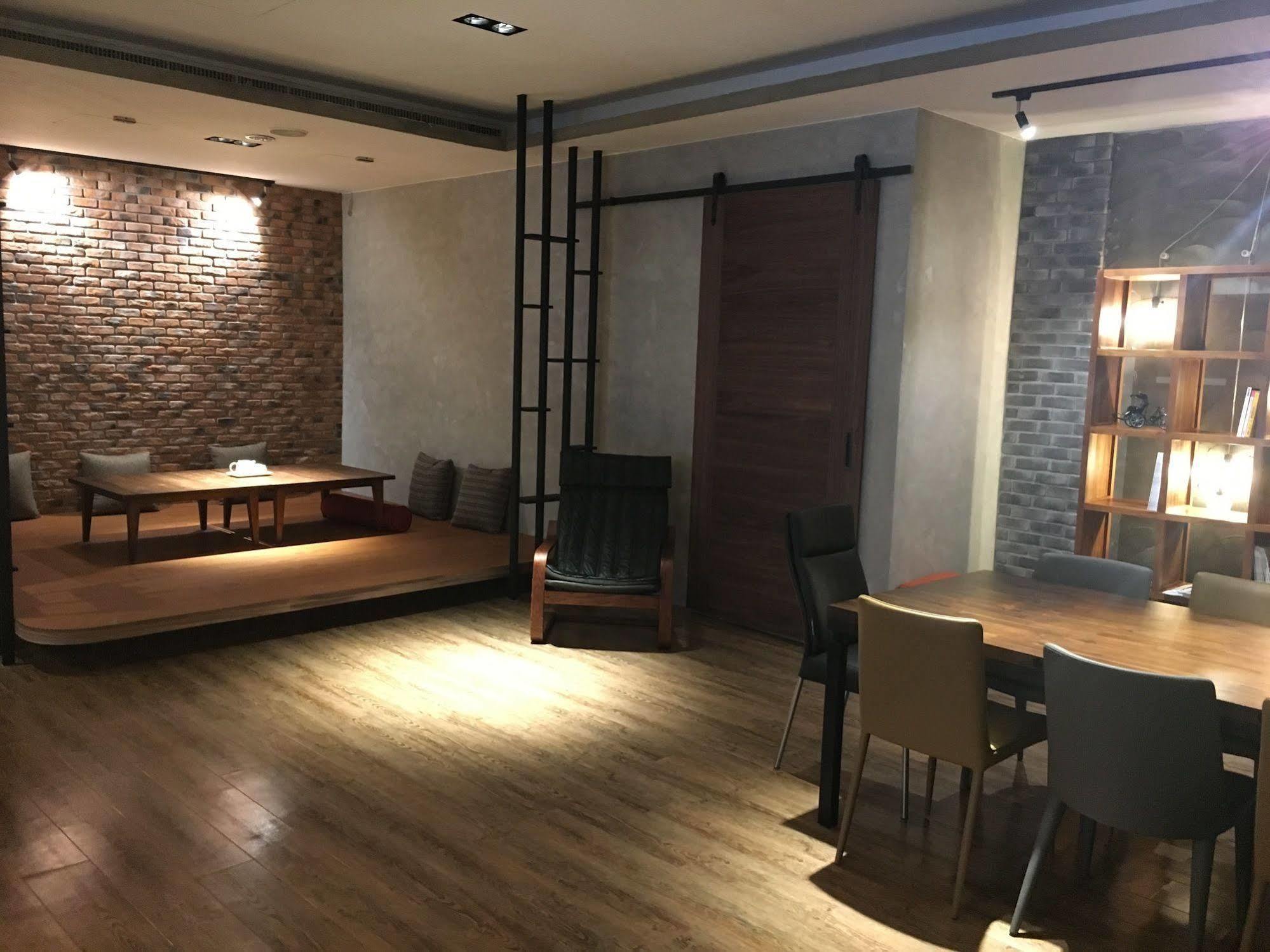 Military 75 Hotel Taichung Dış mekan fotoğraf