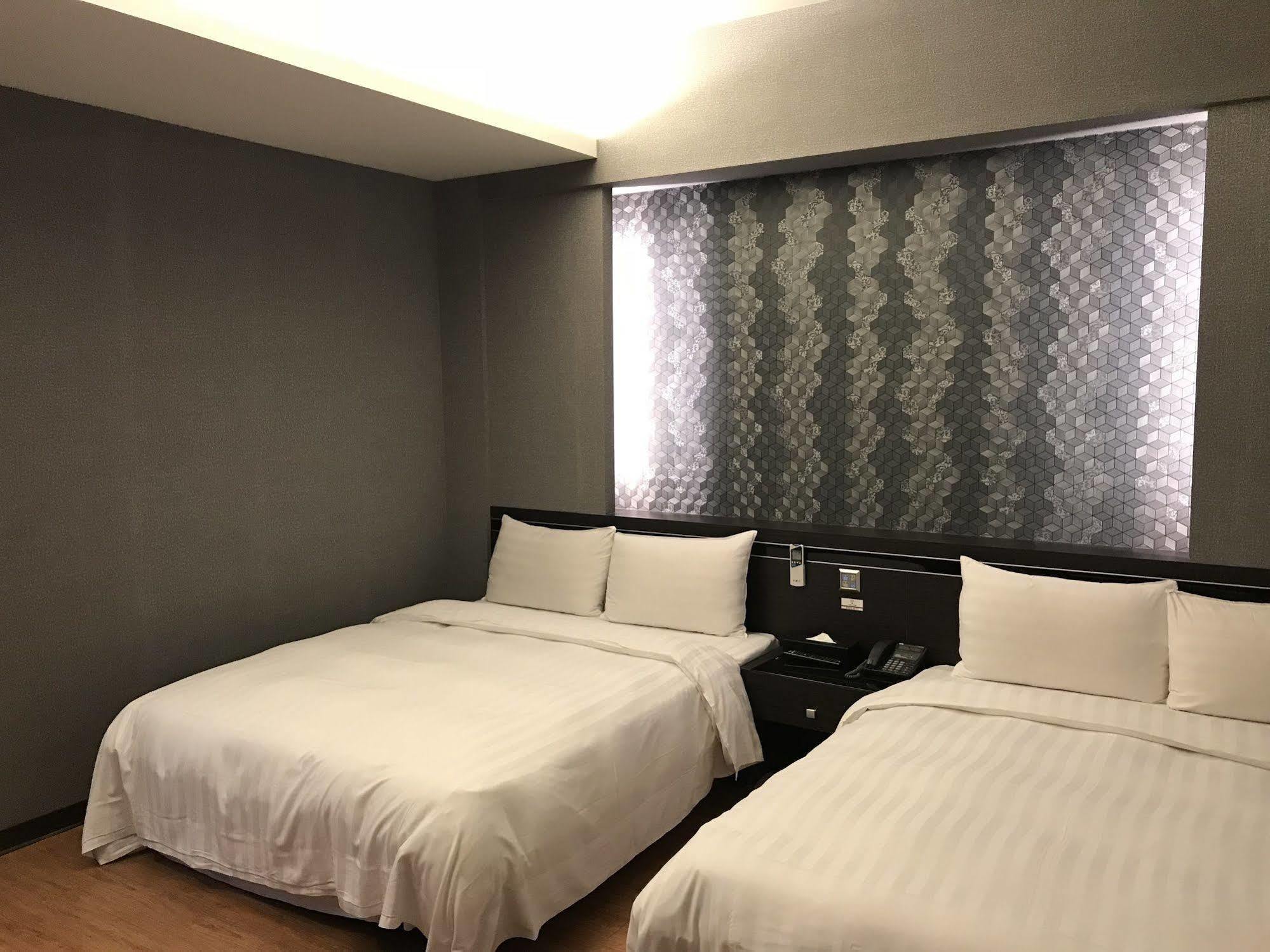 Military 75 Hotel Taichung Dış mekan fotoğraf