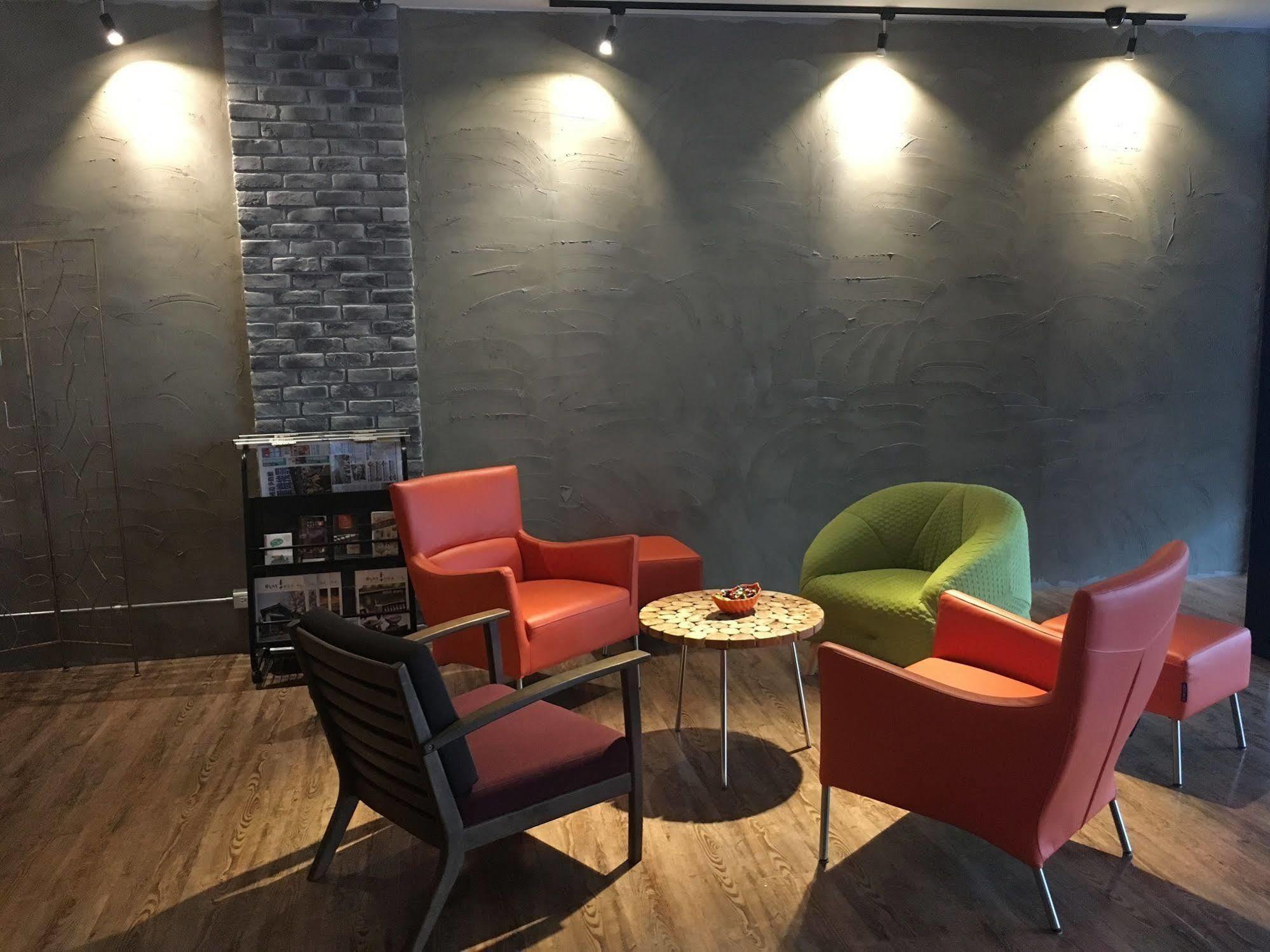 Military 75 Hotel Taichung Dış mekan fotoğraf